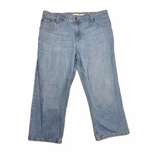 Levi’s Mid Rise Straight Leg Capri Mom Jeans